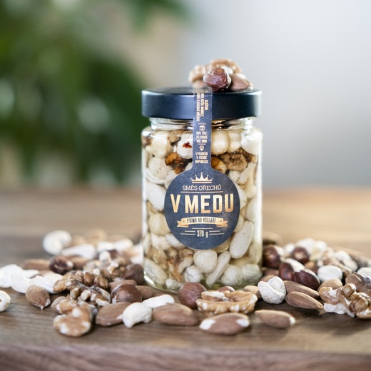 mix-orechu-v-medu.webp